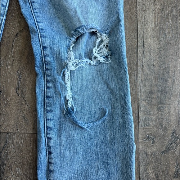 Kut from the Kloth Jeans. Women’s size 8. Light Wash. - Picture 2 of 9